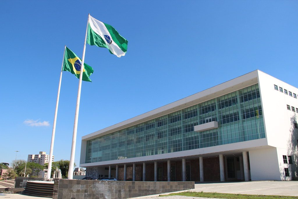 DECRETO REGULAMENTA REFIS DO ESTADO DO PARANÁ