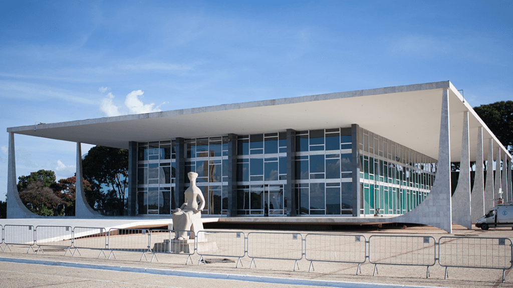 SEGURANÇA JURÍDICA E MITIGAÇÃO DA COISA JULGADA TRIBUTÁRIA: ENTENDA O JULGAMENTO DOS TEMAS 881 E 885 DO STF